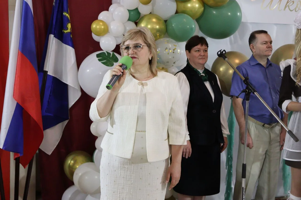 Самый радостный и одновременно грустный праздник🎊🎈  🔔 Вот и отшумел Последний звонок 2026! Улыбки, н