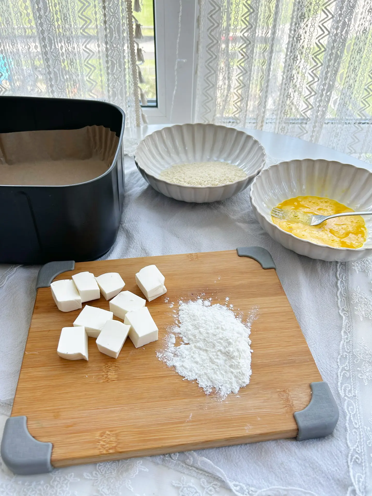 Самый модный салат этим летом😁
Салат с хрустящей фетаксой

Очень прикольно и превращает обычный ово