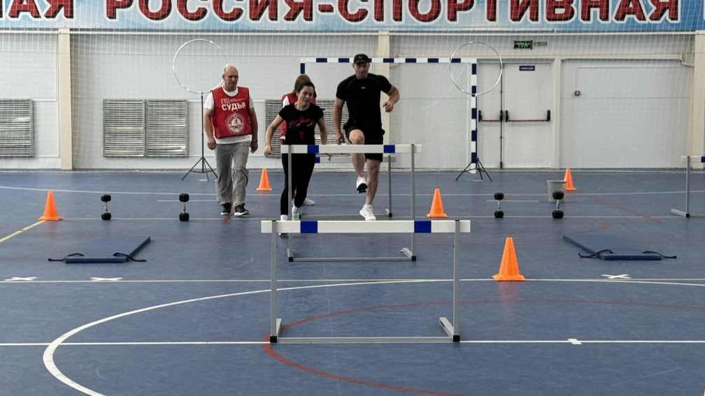 🏃‍♂️🔥 Гонка ГТО – в самом разгаре!  Команды проходят серию испытаний на силу, ловкость, меткость и в