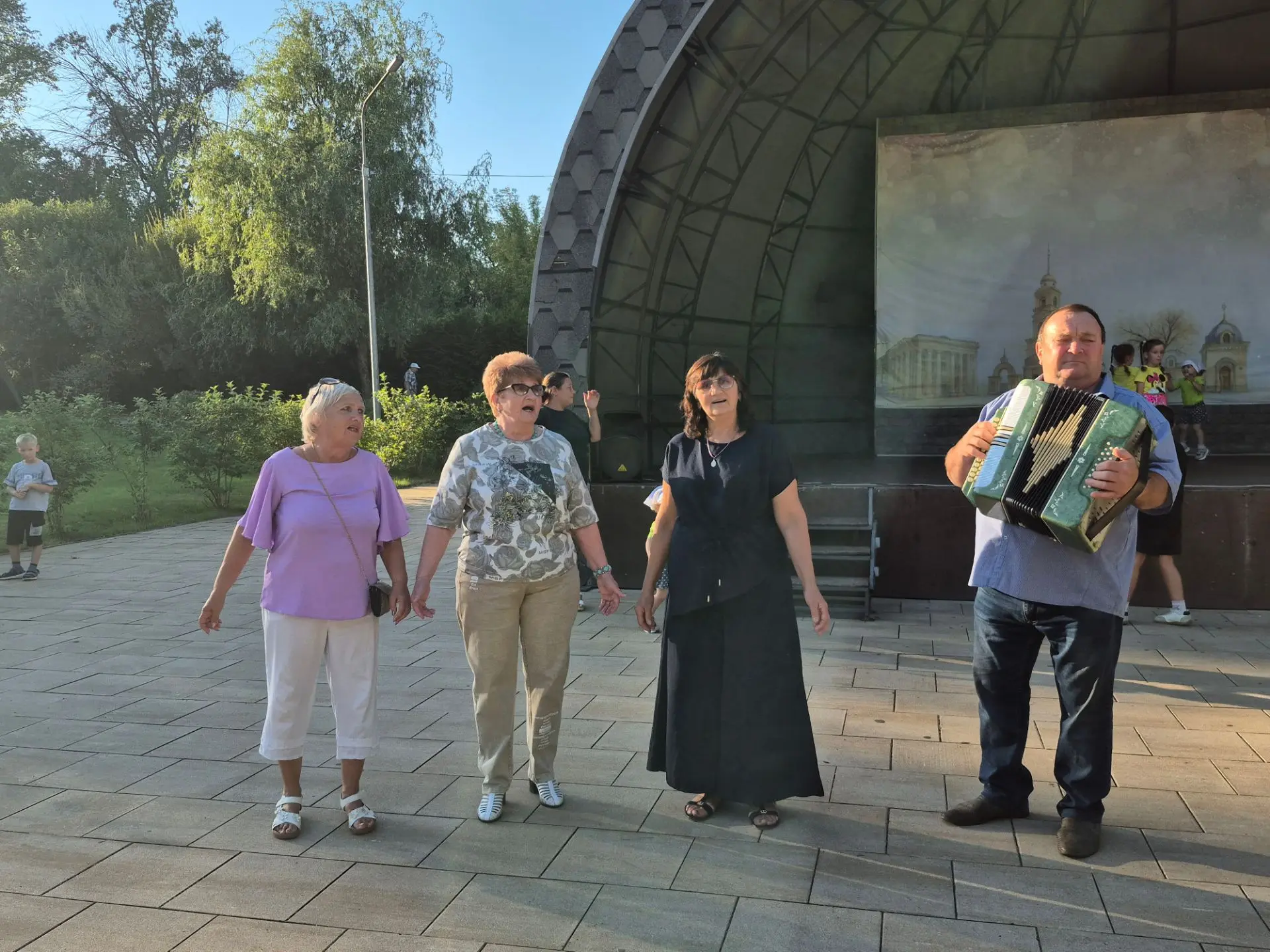 22 августа на летней эстраде Городского парка состоялась яркая музыкально-игровая прогр...