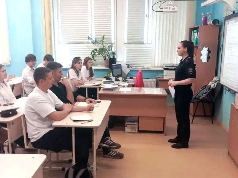 🚆 Уступи дорогу поездам!  В рамках краевого детского месячника безопасности на железной дороге и в п