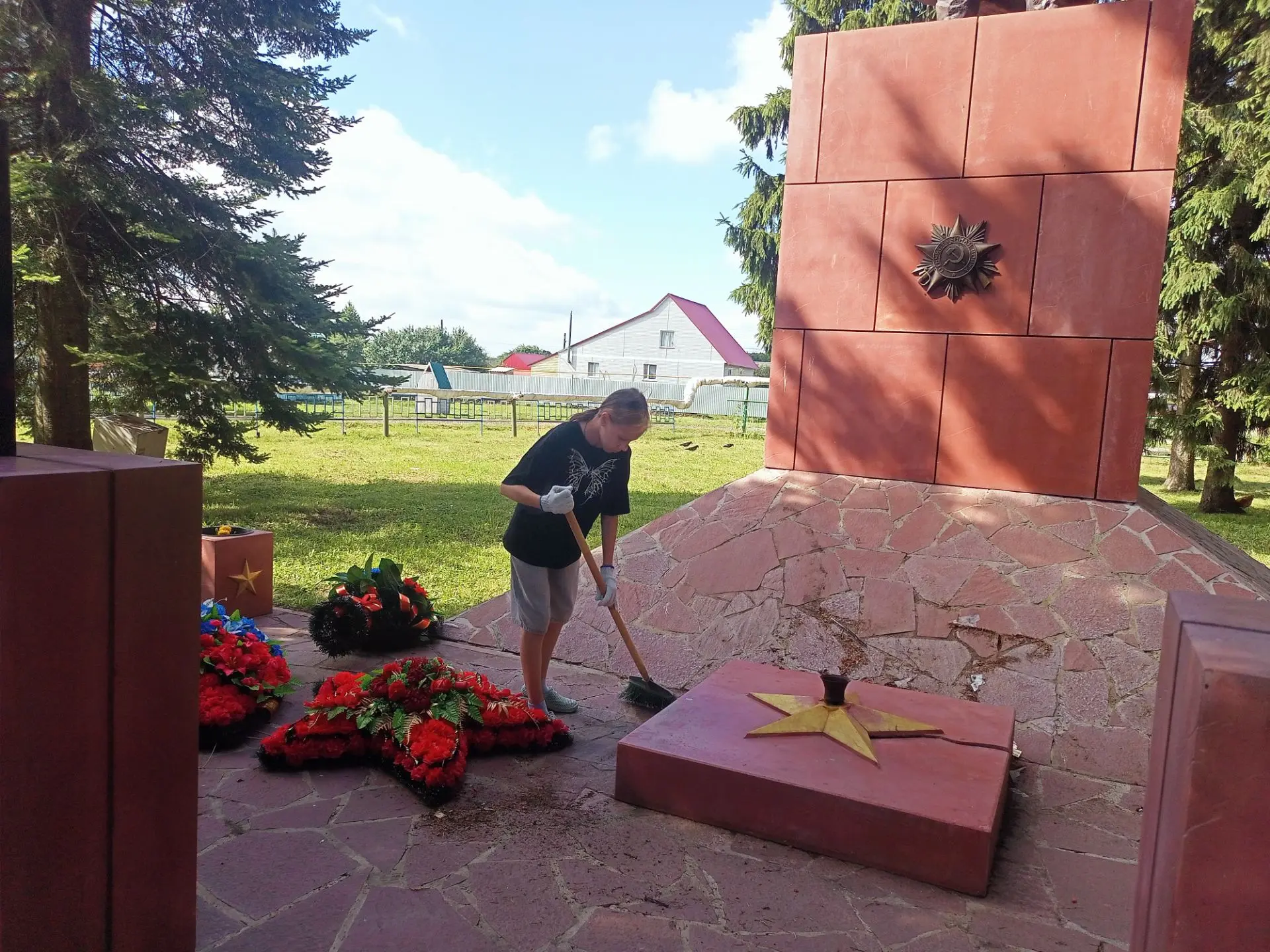 Лето с пользой: трудовая практика в школе! Летние месяцы — это не только время отдыха, ...