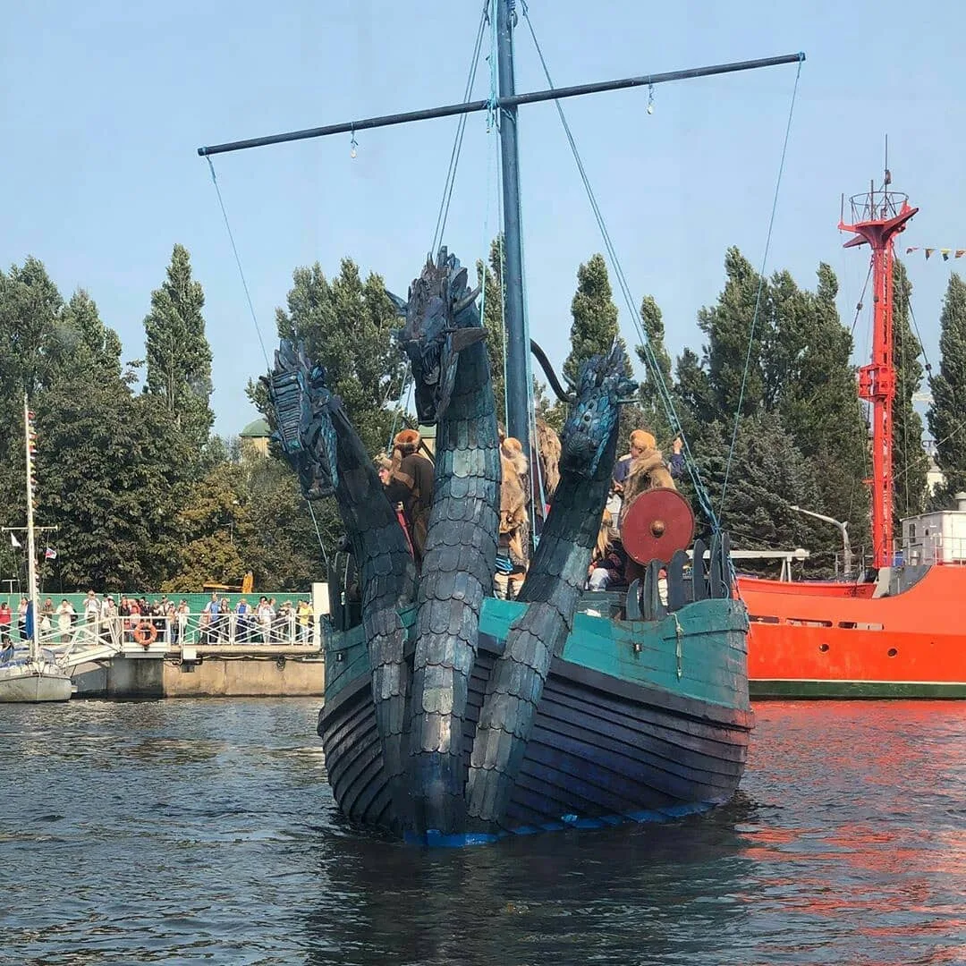 В Калининграде прошла «Водная ассамблея» с парадом исторических судов и регатой