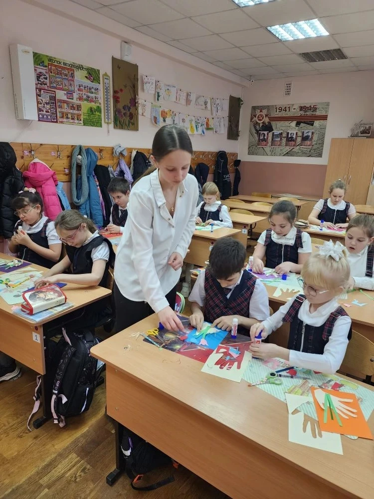 👋 Шестиклассники в гостях у малышей! Учащиеся 6А класса провели творческие мастер-классы для начальн