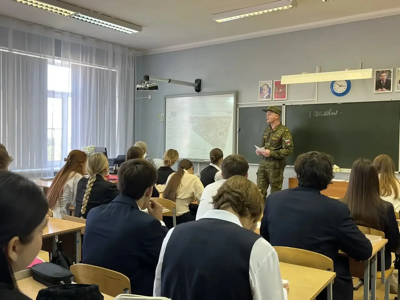 🎓 Школьники из Абинска познакомились с будущим офицером железнодорожных войск