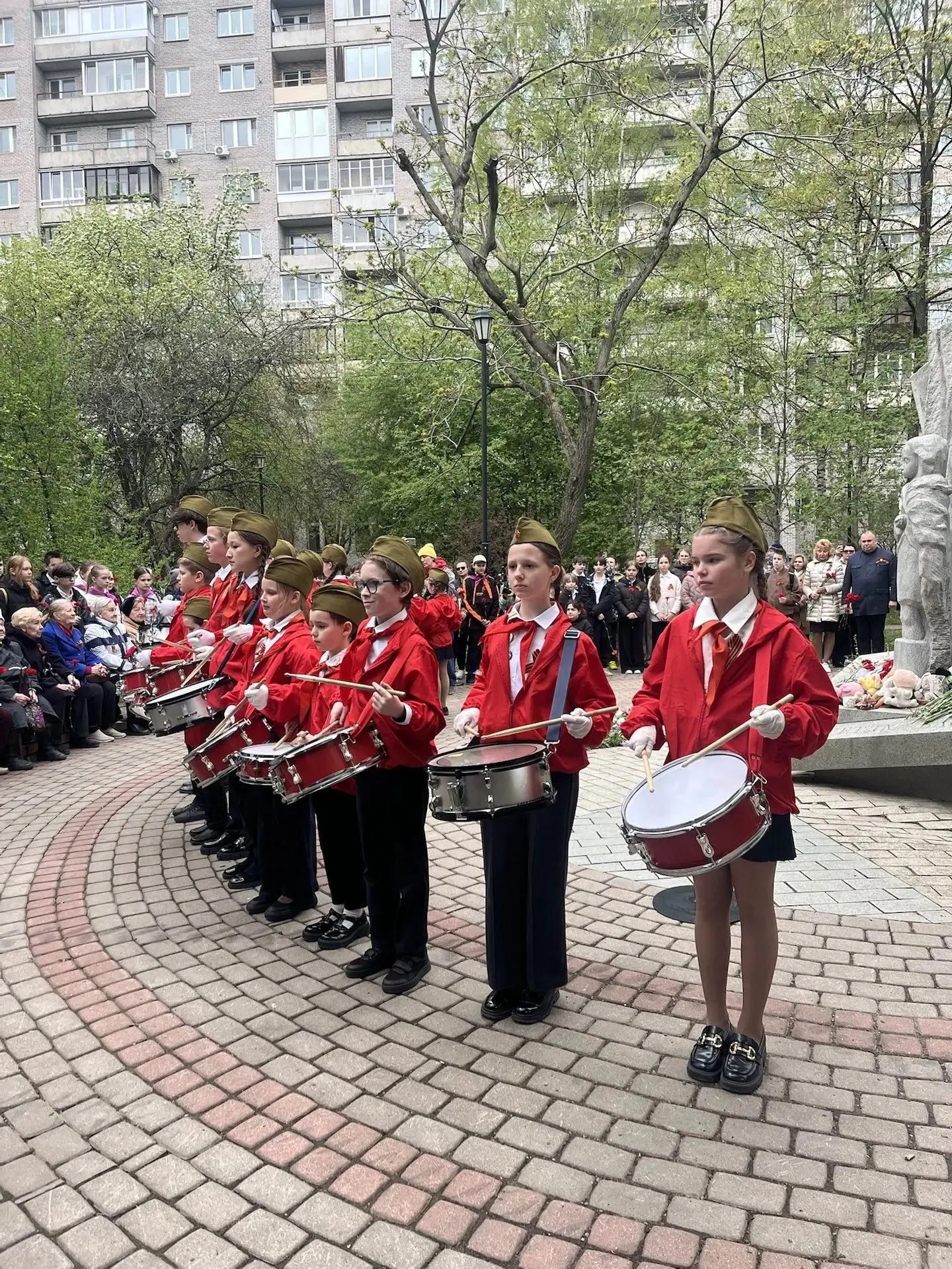 Привет, школа 😉  Мы продолжаем рассказ о торжественных мероприятиях, посвященных Дню Победы, в котор
