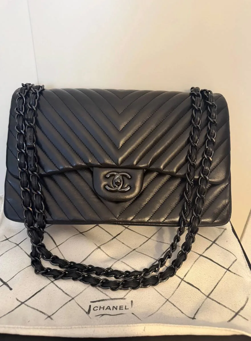 Сумочка Chanel Classic 🖤 

Бренд: Chanel
Комплект: Полный
Состояние: отличное, без следов носки   
