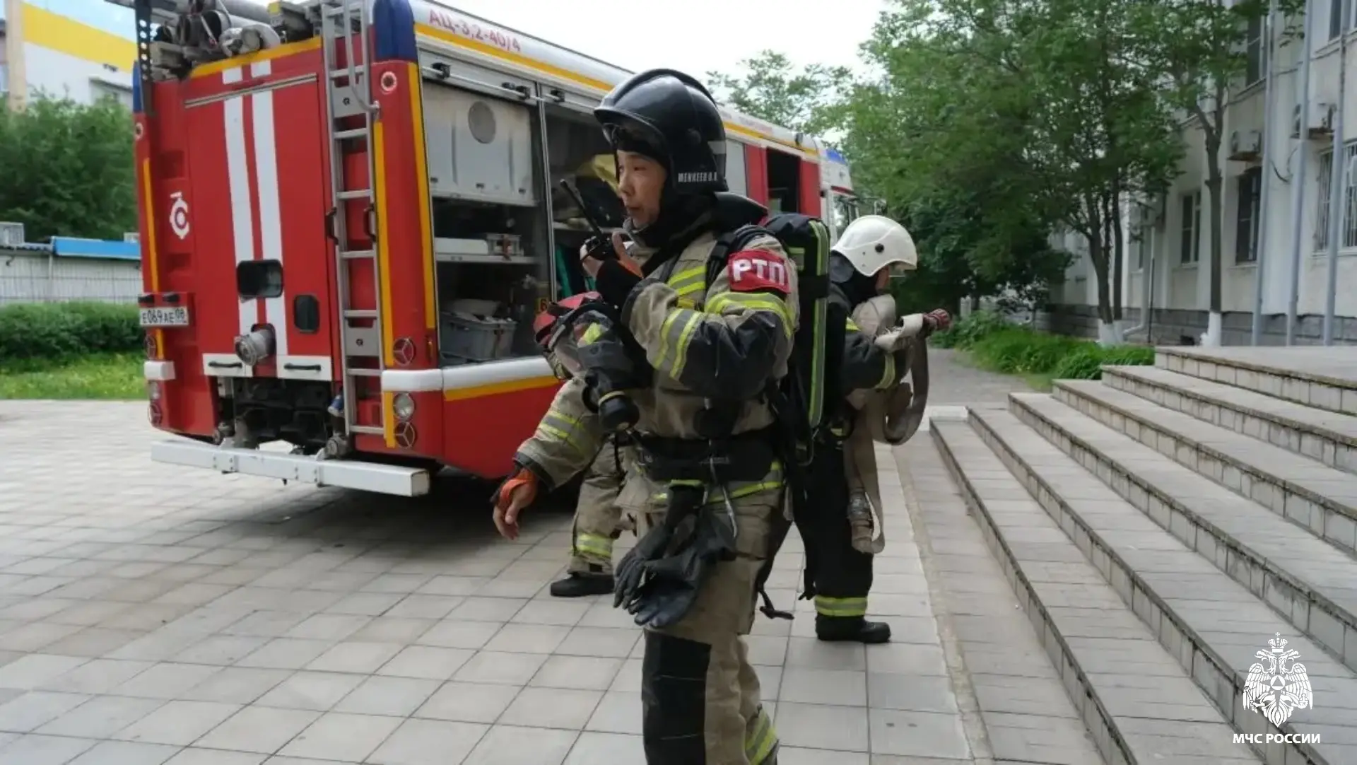 👩‍🚒Элистинские огнеборцы  провели пожарно-тактические занятия на территории Калмыцкого медицинского 