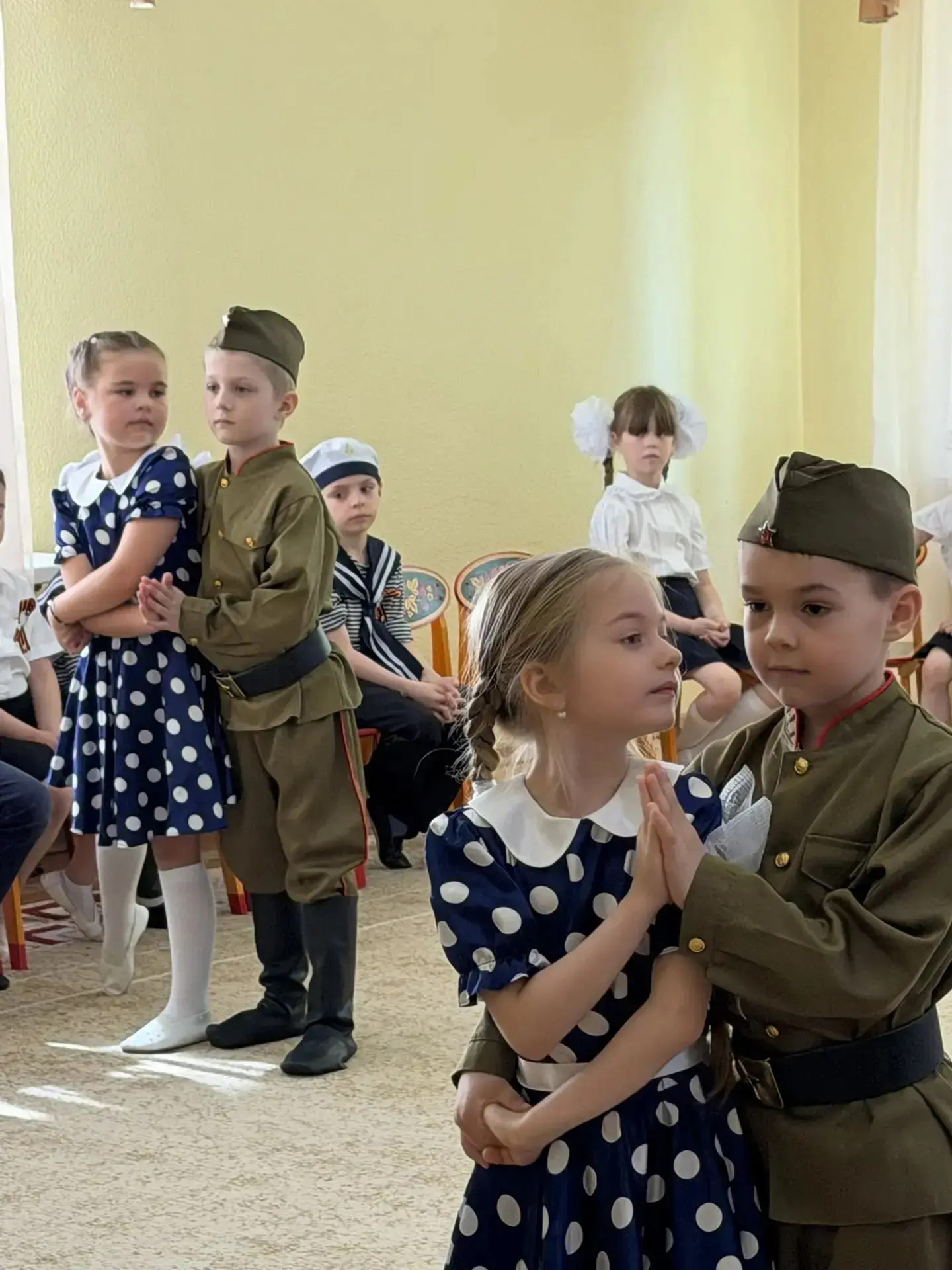 В гостеприимном зале дошкольного отделения 51 состоялся концерт, посвящённый празднованию Победы в В