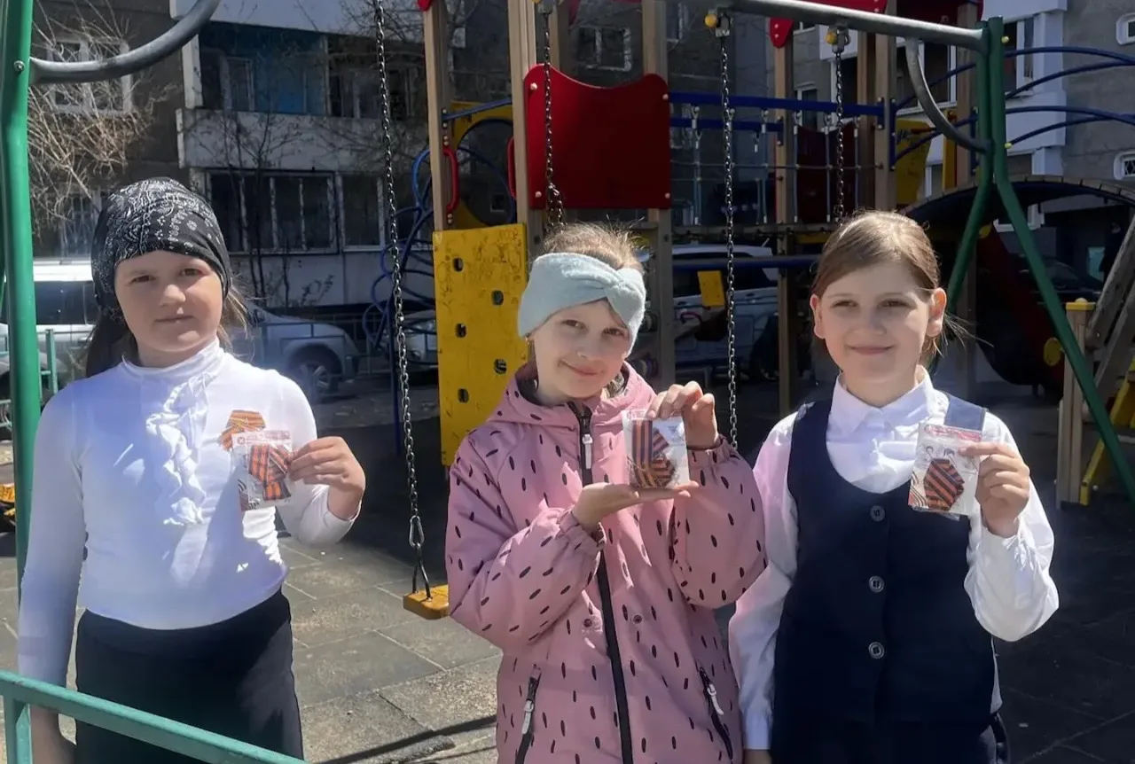 🎗️«Я помню! Я горжусь!» — эти слова сегодня звучали в каждом дворе.  📚Друзья, наша акция по раздаче 