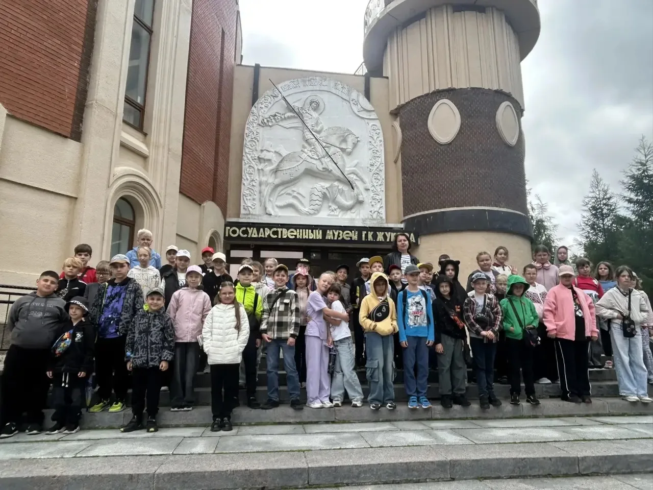 Орленок-хранитель: День, полный героизма и веселья! 🦅

17 июня в нашем школьном лагере «Орленок-хра