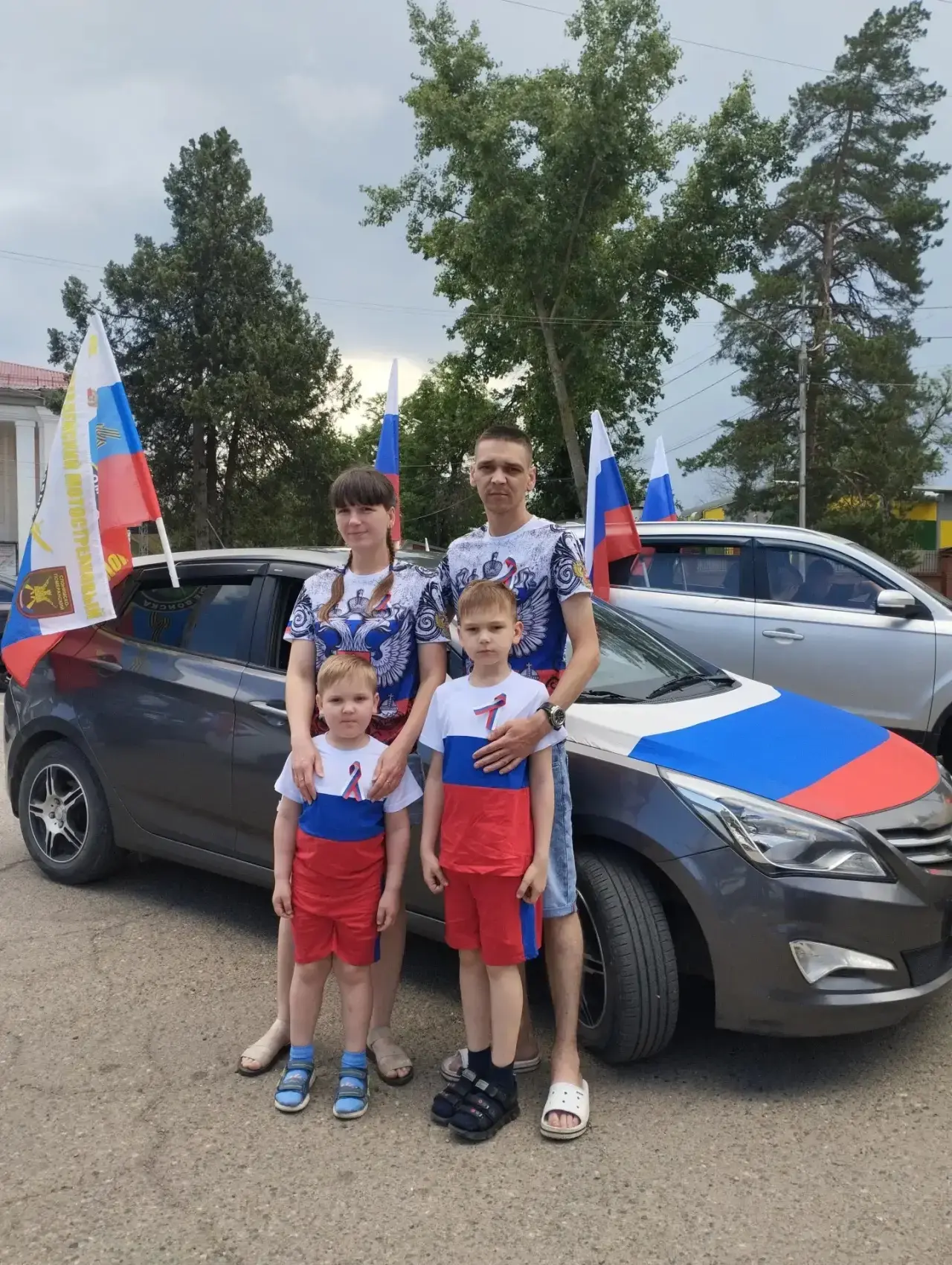 🇷🇺Семьи учащихся 1 Б класса Рубцова Дмитрия и Рачковского Алексея  приняли участие в автопробеге в
