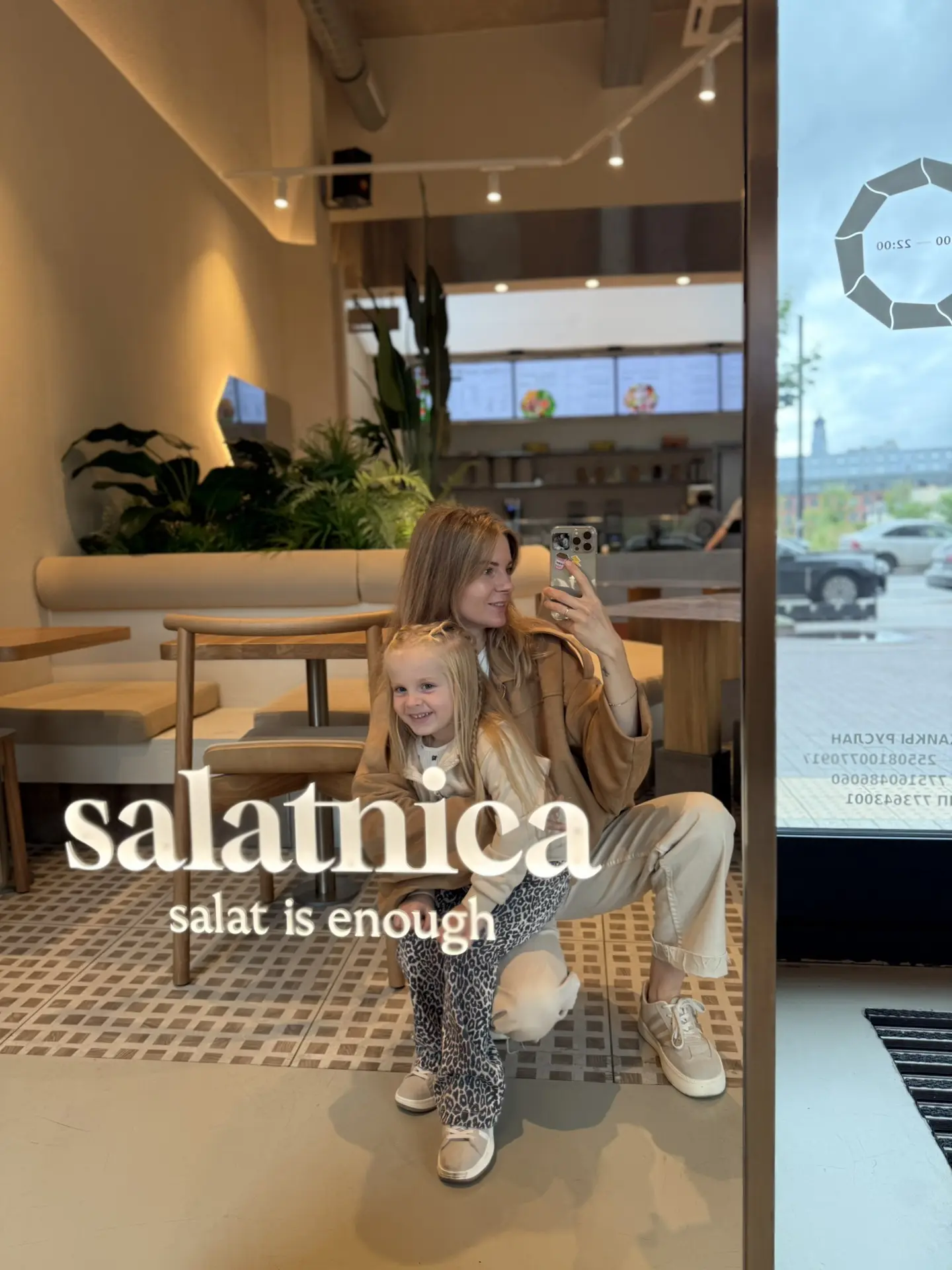 Посетила наконец-то 📍Salatnica 

Это заведение блогера Карины Каспарянц и её мужа Оска, кто-то 100%