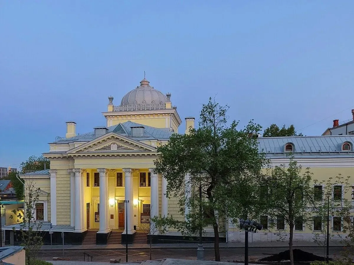 Идем на бесплатную экскурсию "Переулок, падающий в бездну" 🚶✨
📆 1 августа, 14:00-15:40

📍Место вс