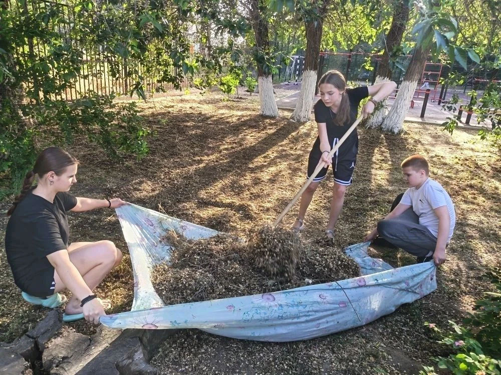 В Центре помощи детям "Созвездие" недавно прошёл мини-субботник, который объединил маль...