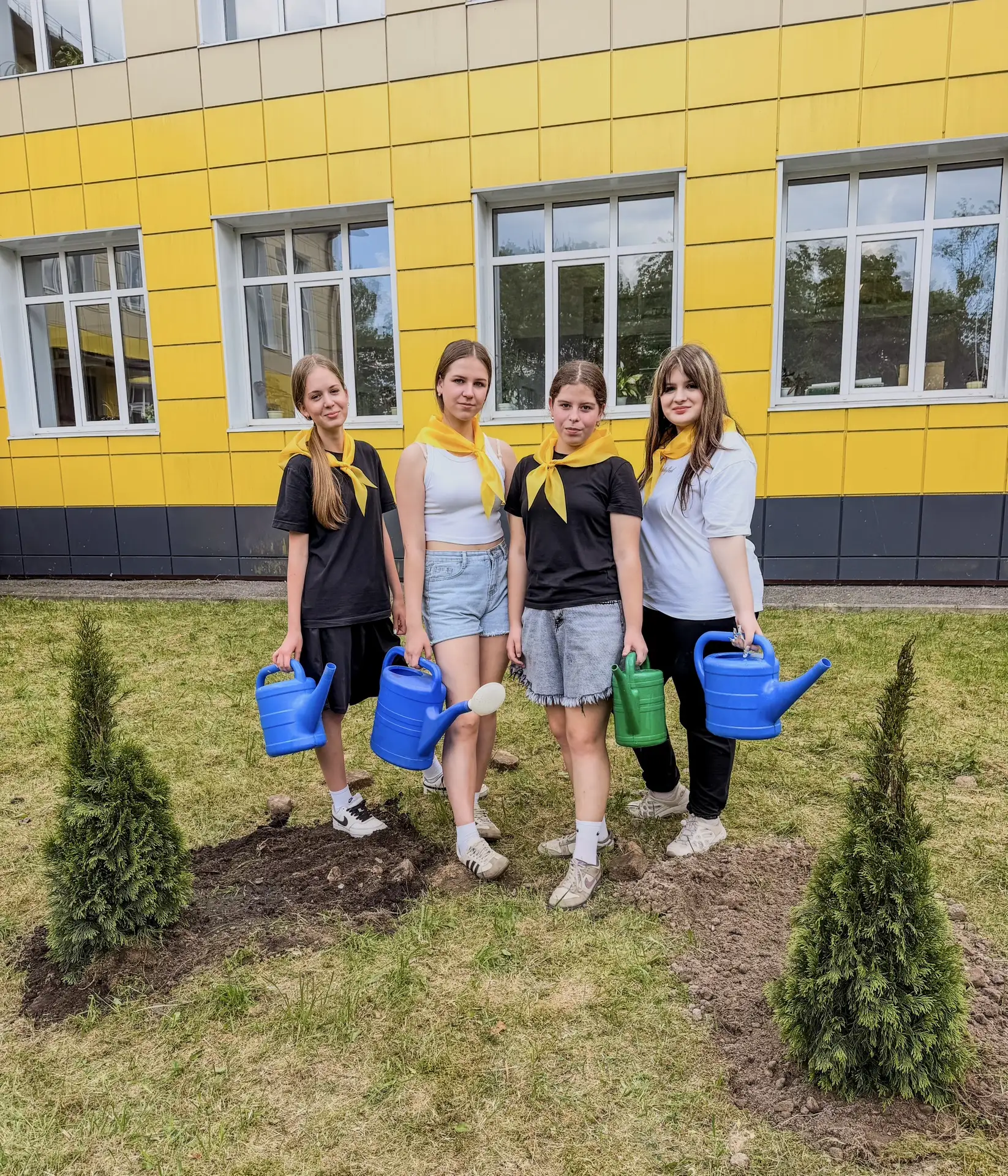 Продолжая традиции✨🌿

Завершился ещё один учебный год, и наши выпускники начальной школы оставили п