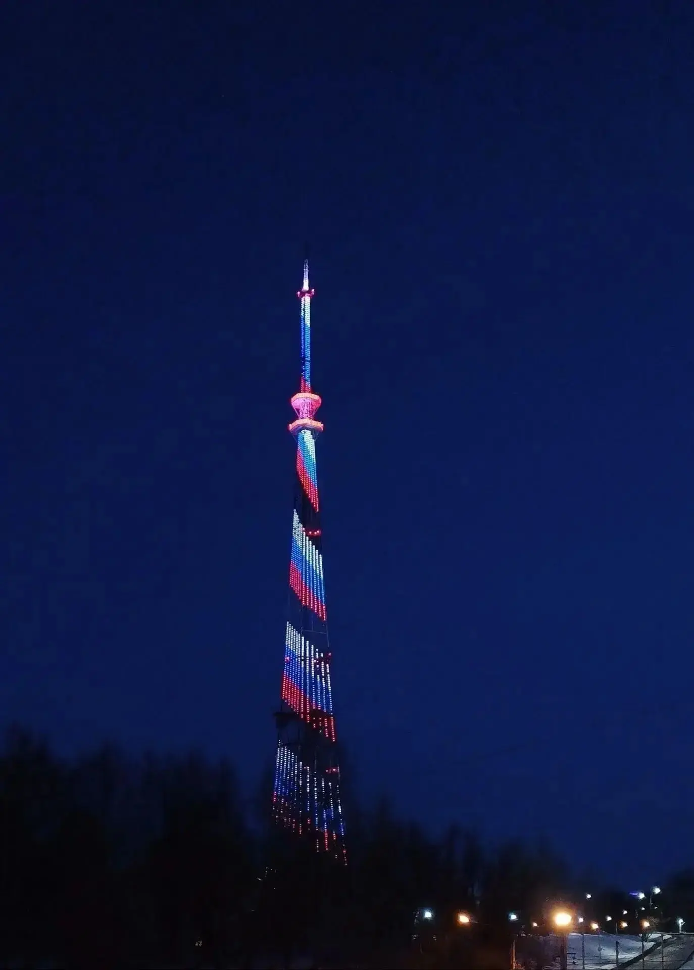 Телебашня Омска включит подсветку в честь годовщины отечественного телевещания ⚡️