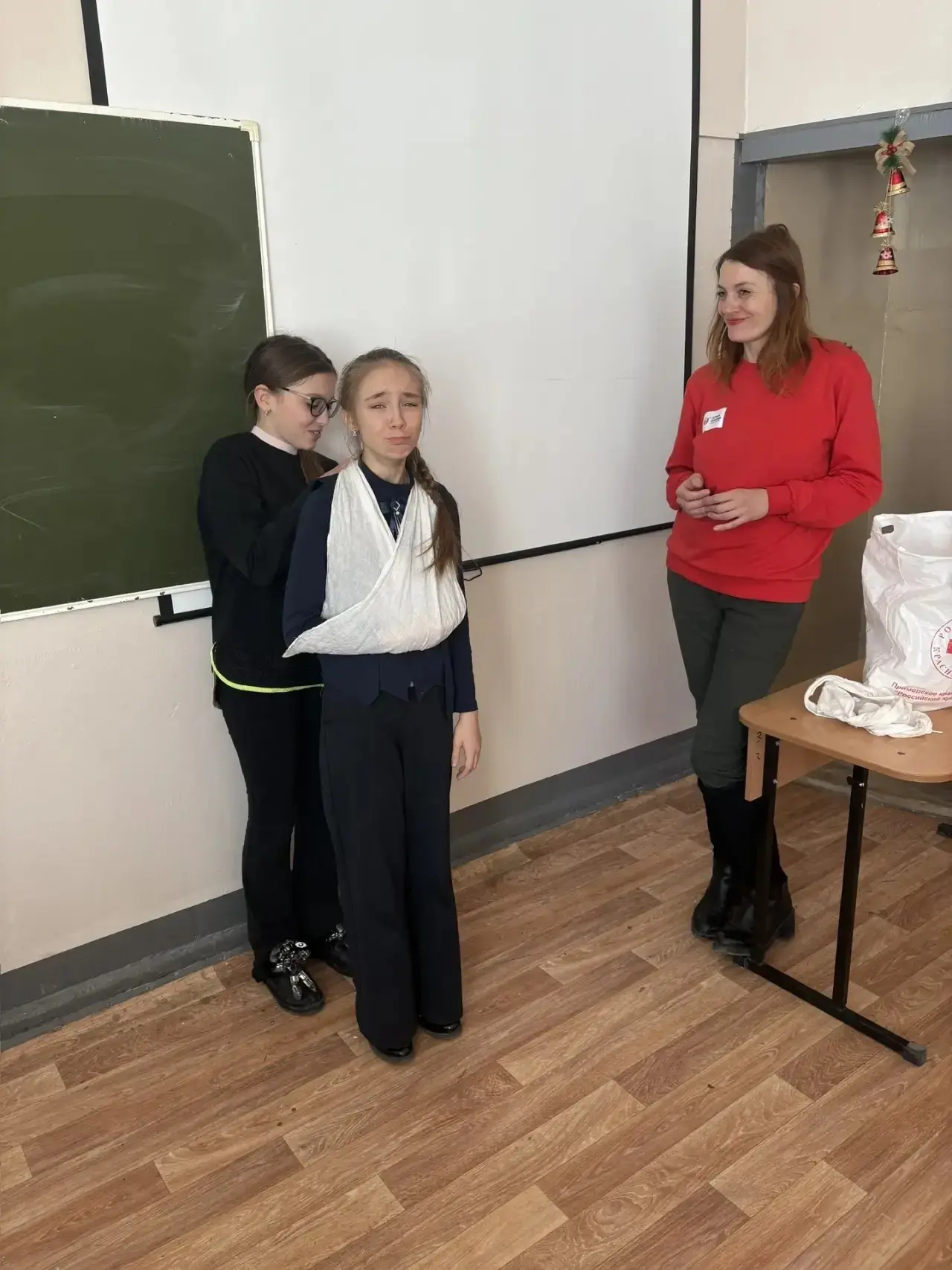 🚑 НЕ ПРОСТО УРОК, А ШКОЛА ЮНЫХ СПАСАТЕЛЕЙ!  Недавно в юнармейском отряде 5 «А» класса прошло крутое 