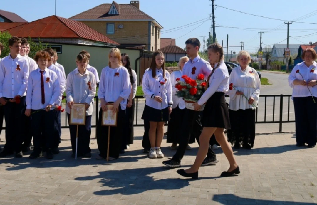 8 мая в канун 81-ой годовщины Победы в Великой Отечественной войне в Мостовой Слободе, у памятника в
