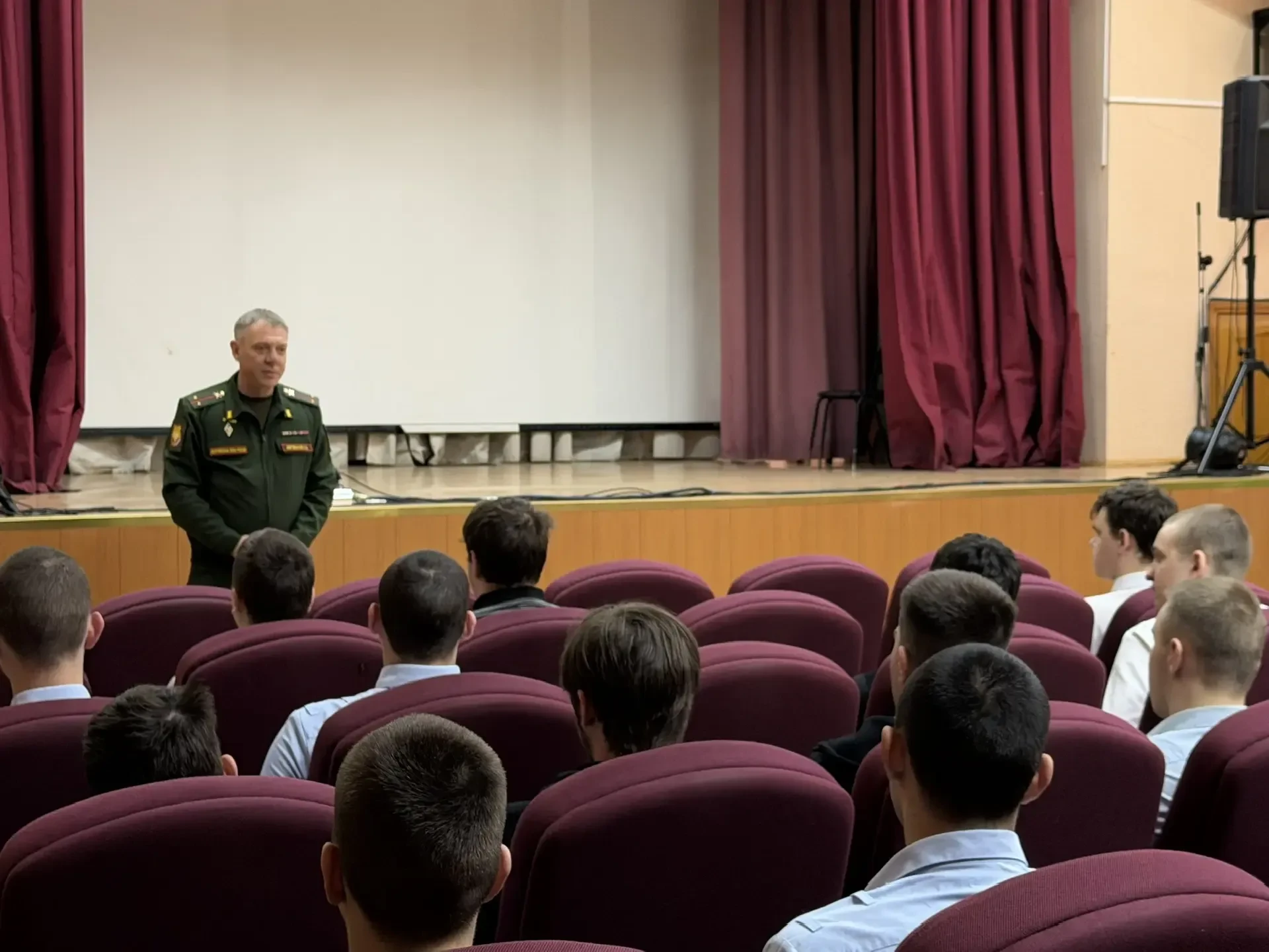 📢В нашем институте проходят информационные встречи студентов с представителями пункта отбора на воен