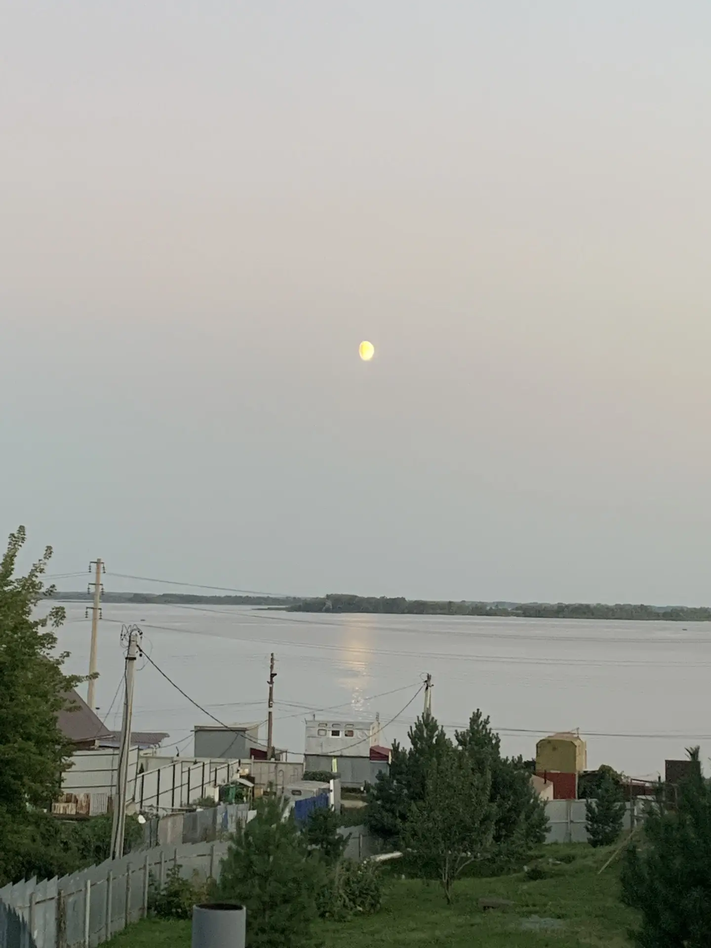 Мы дома. Камера не передает, но луна очень красивая😊 Всем доброй ночи❤️