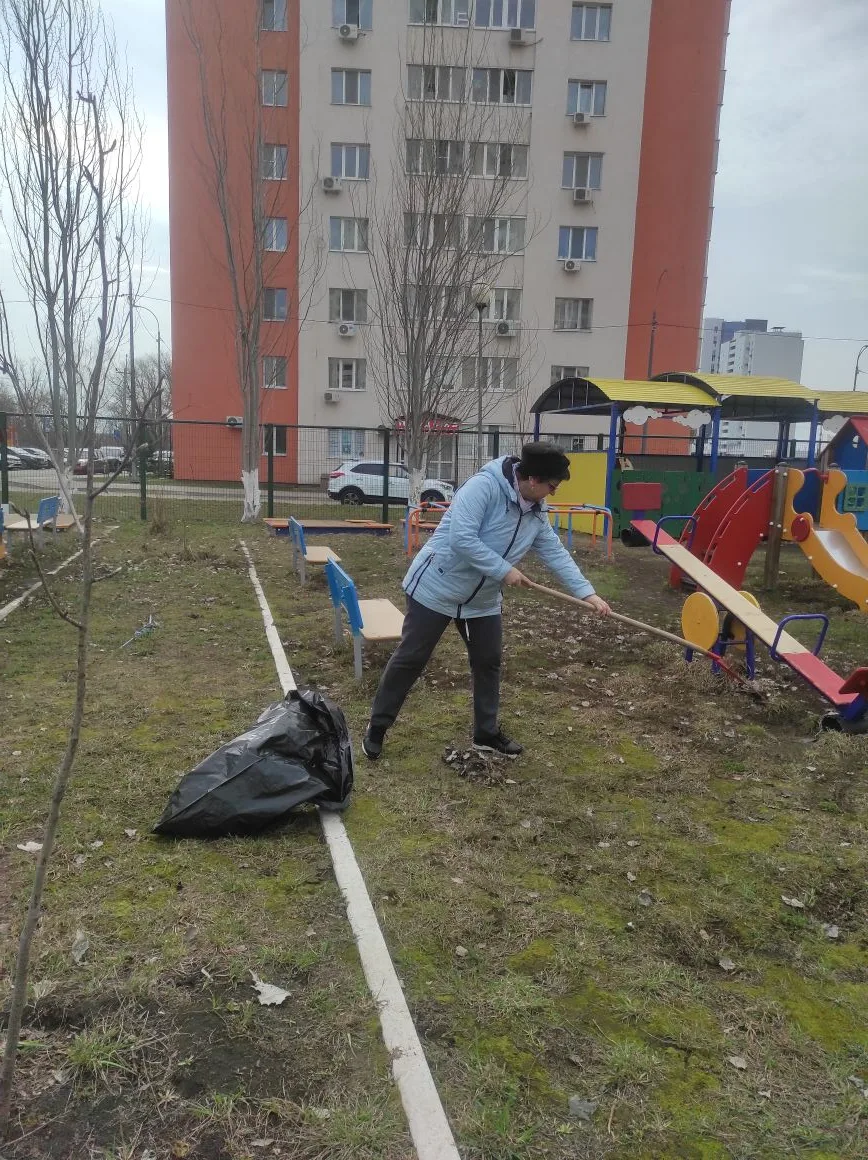 Грабли, веники берём,