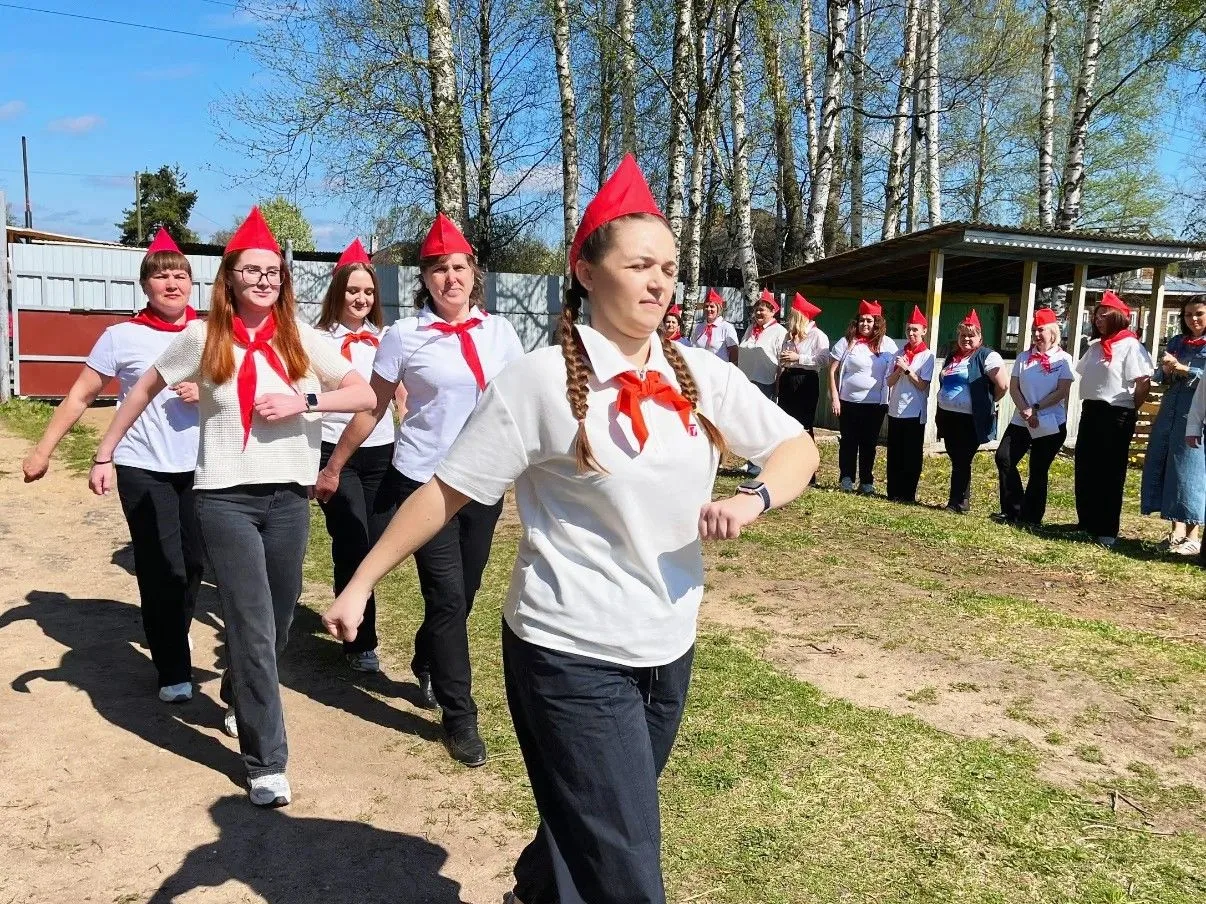 🎺 В преддверии Дня детских общественных объединений в Вельском  округе состоялась стра...