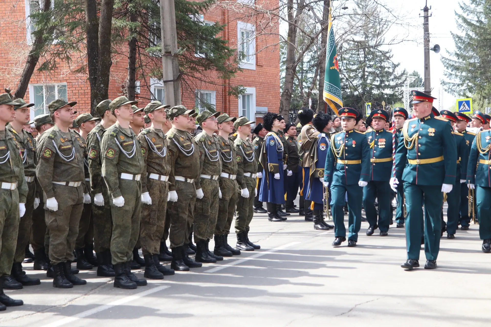🎖️Курсанты ВУЦ приняли участие в Параде Победы  В Биробиджане прошел Парад Победы, где торжественным