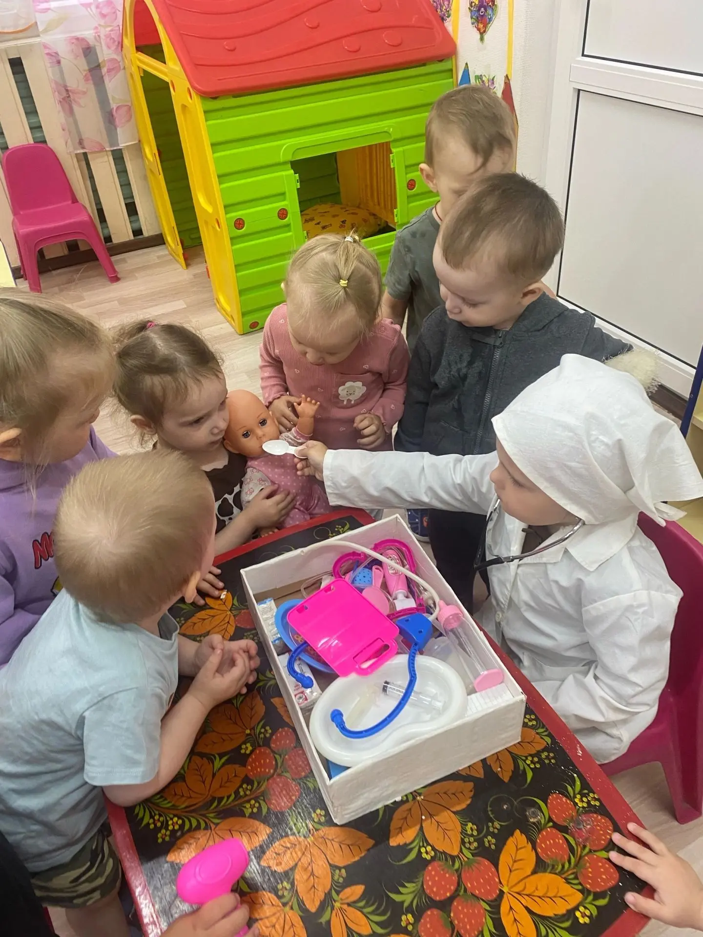 🧊Сюжетно - ролевая игра - это ведущий вид деятельности дошкольника.
Дети до 3 лет с радостью вживаю