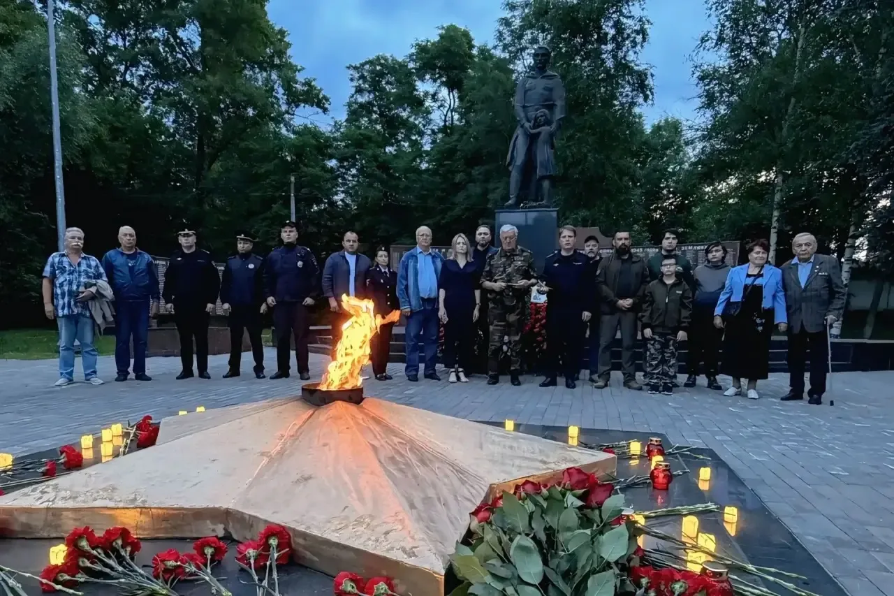 📌Поисковики Одинцово присоединились к акции «Свеча памяти»

22 июня в 4:00 утра у мемориала «Вечный