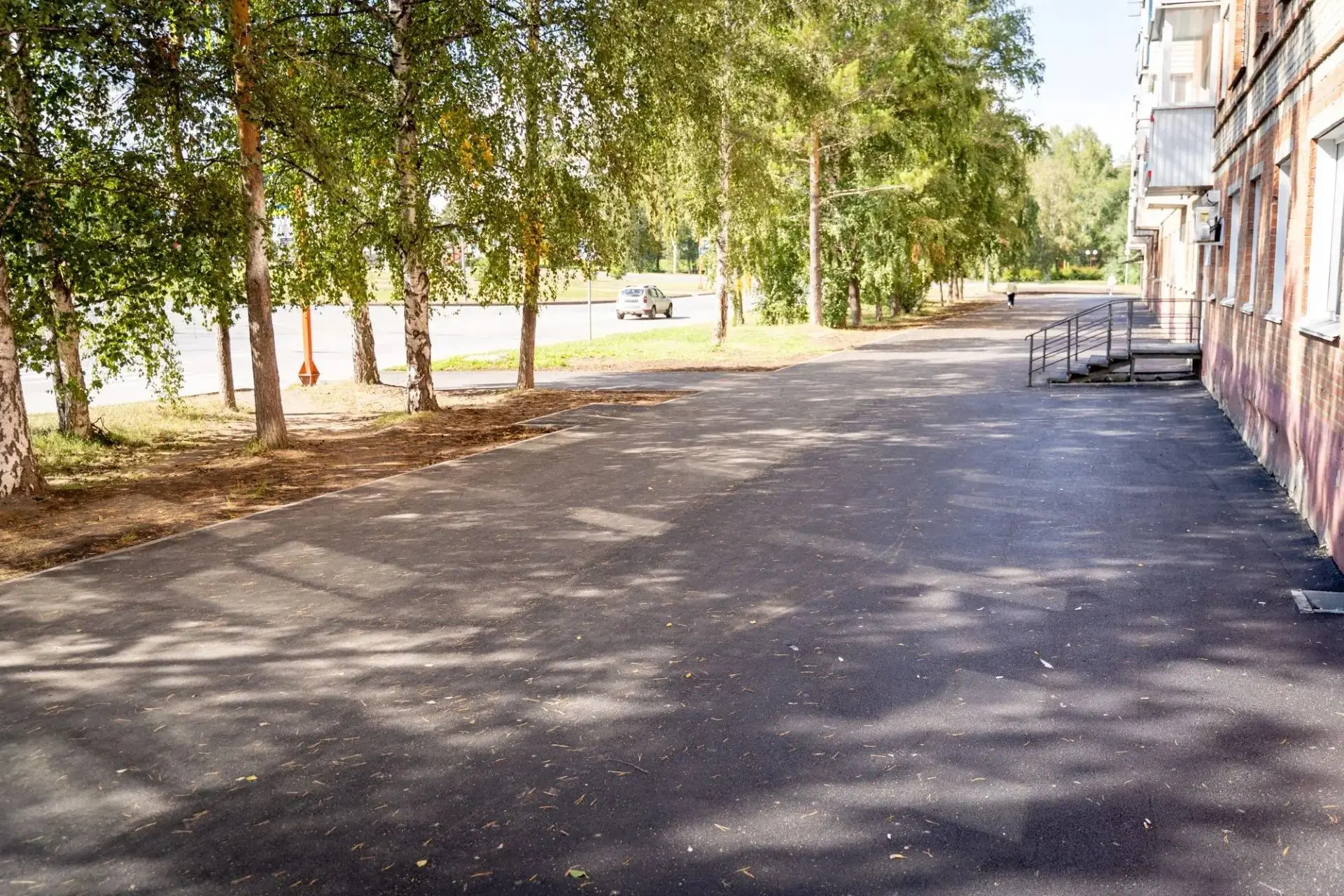 В Юрге завершаются работы по благоустройству пешеходной аллеи по проспекту Победы