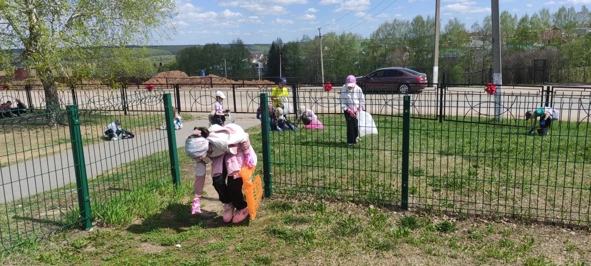 Ученики начальных классов присоединились к акции «Весенняя неделя добра». Ребята привели в порядок и