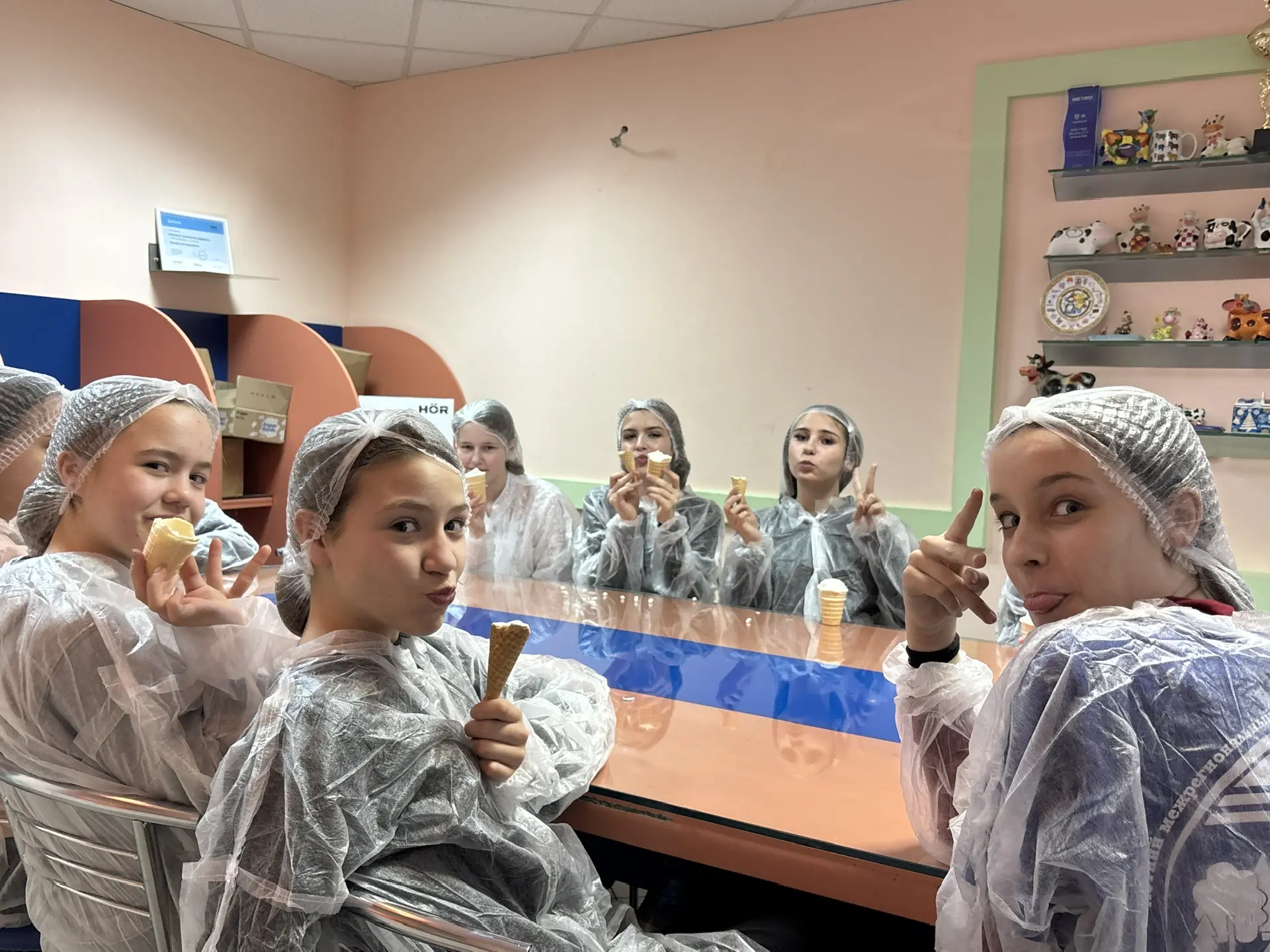 Сладкое приключение 6А класса на Белгородском хладокомбинате! 🍦❄️  В четверг наш 6А класс отправился