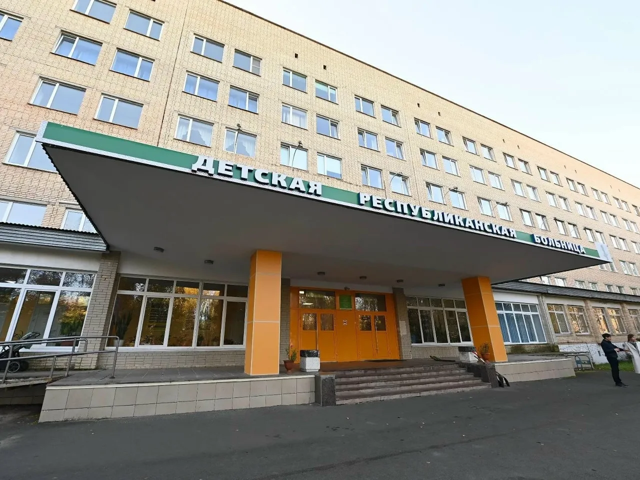 Годовалый малыш из Олонца попал в больницу из-за кнопки от пульта