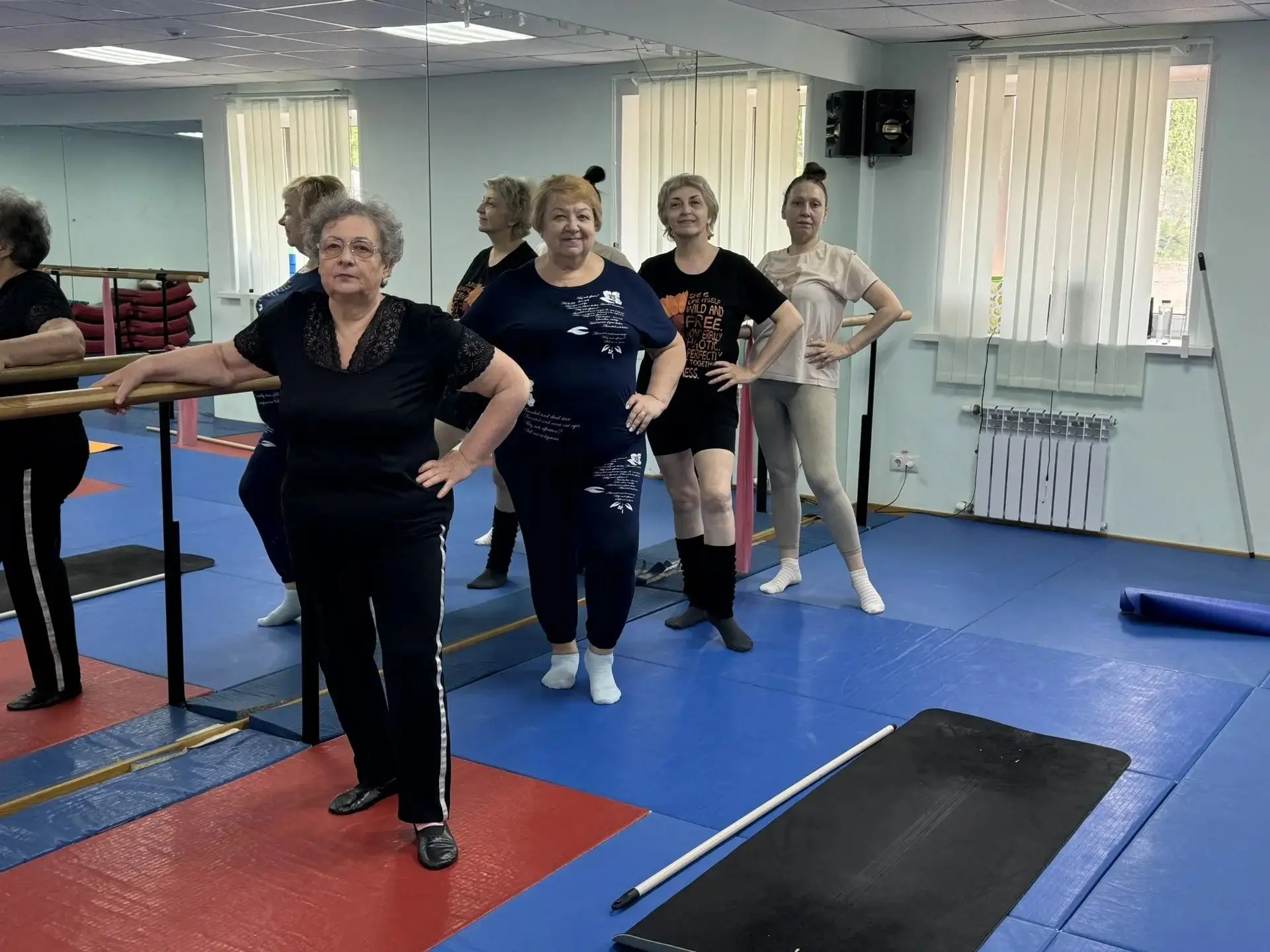 🤸В группе активное долголетие в Калининце продолжаются  занятия фитнесом.
