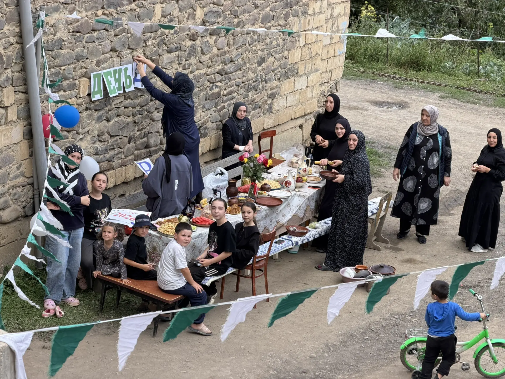 В селе Цуриб на улице Тажудина Омарова прошел День двора