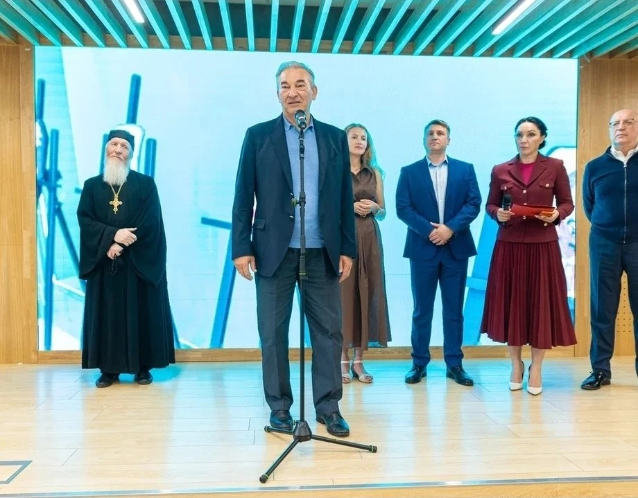 В ВАО прошло открытие экспозиции «Броня Веры». На ней представили 23 православных образ...