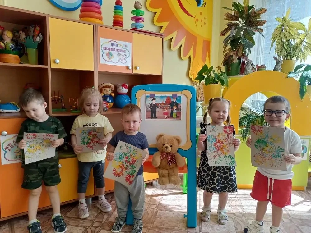 Сегодня в группе Солнышко прошло увлекательное занятие, посвященное Дню Победы - малыши...