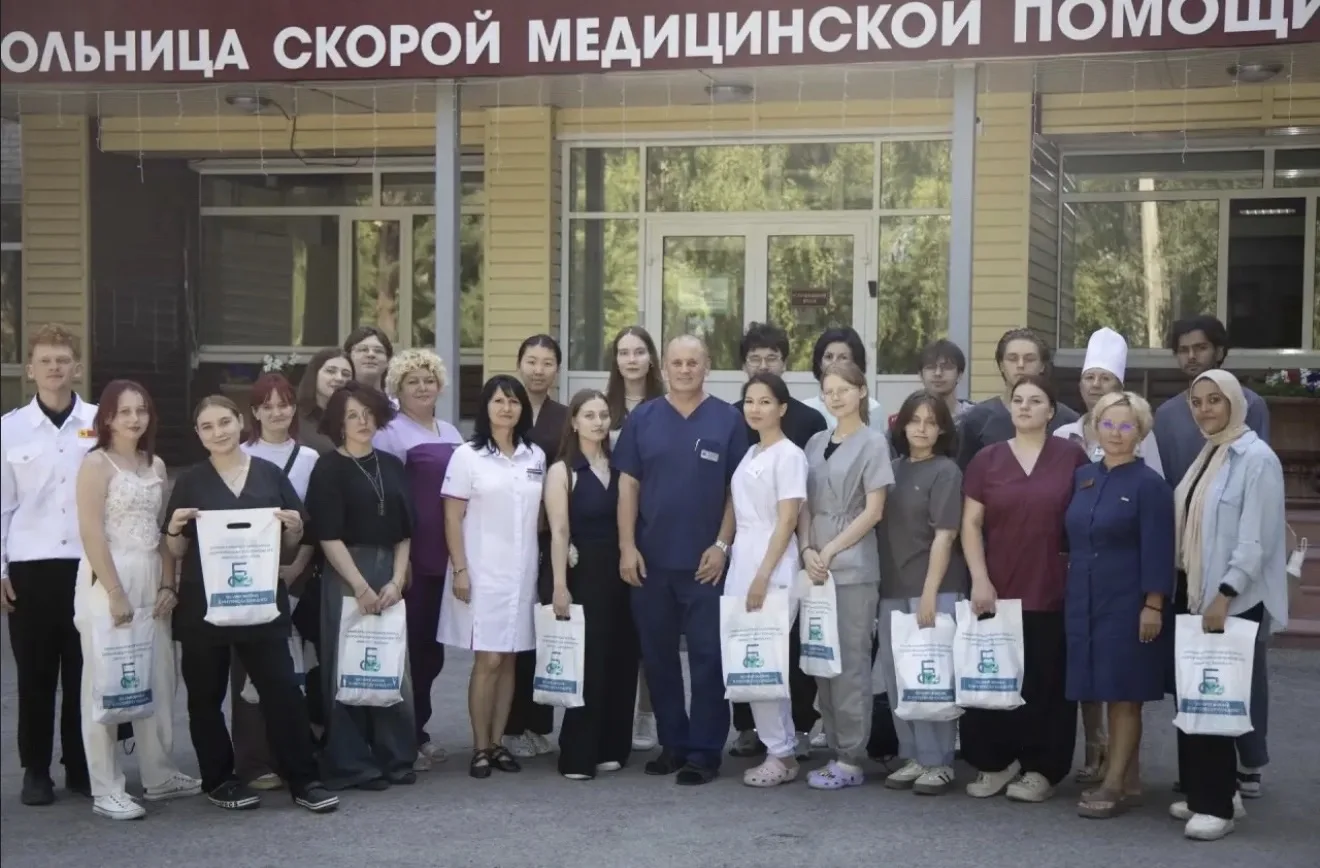 Под аплодисменты коллектива ККБСМП №2 им. З.С. Баркагана студенты‑медики проекта «Амети...