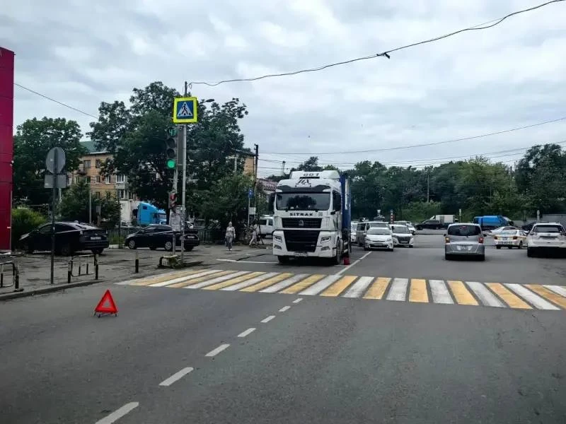 👉(Кадры 18+). Смертельный наезд грузовика на пенсионерку произошёл на Фадеева
