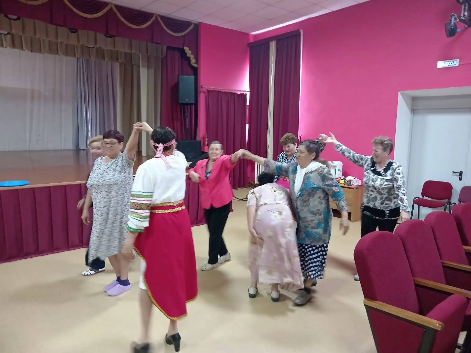 День Святой Троицы- это очень важный праздник для христиан на Руси, связанный с множест...