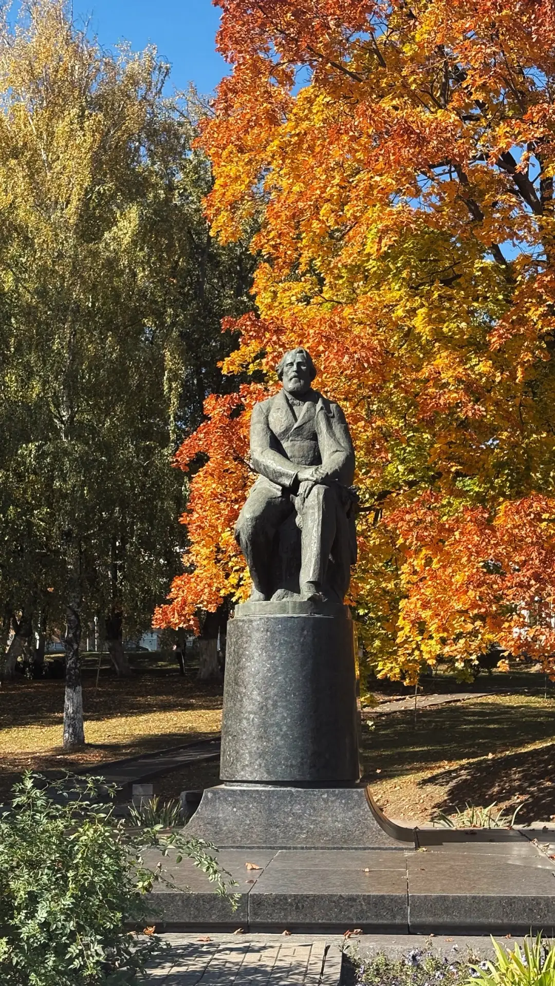 🍂Иван Сергеевич в золоте листвы
