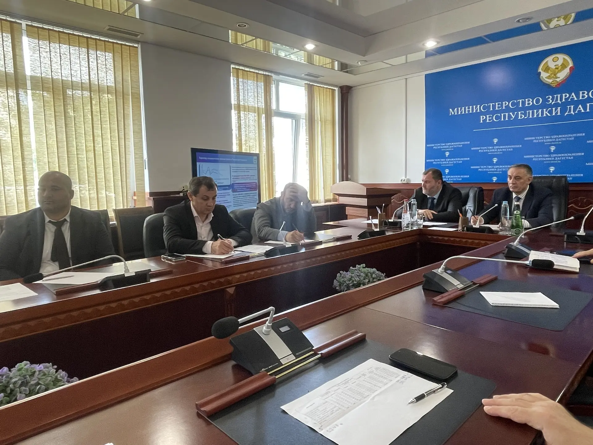 Врио заместителя председателя Правительства РД Абдурахман Махмудов и врио министра здравоохранения Р