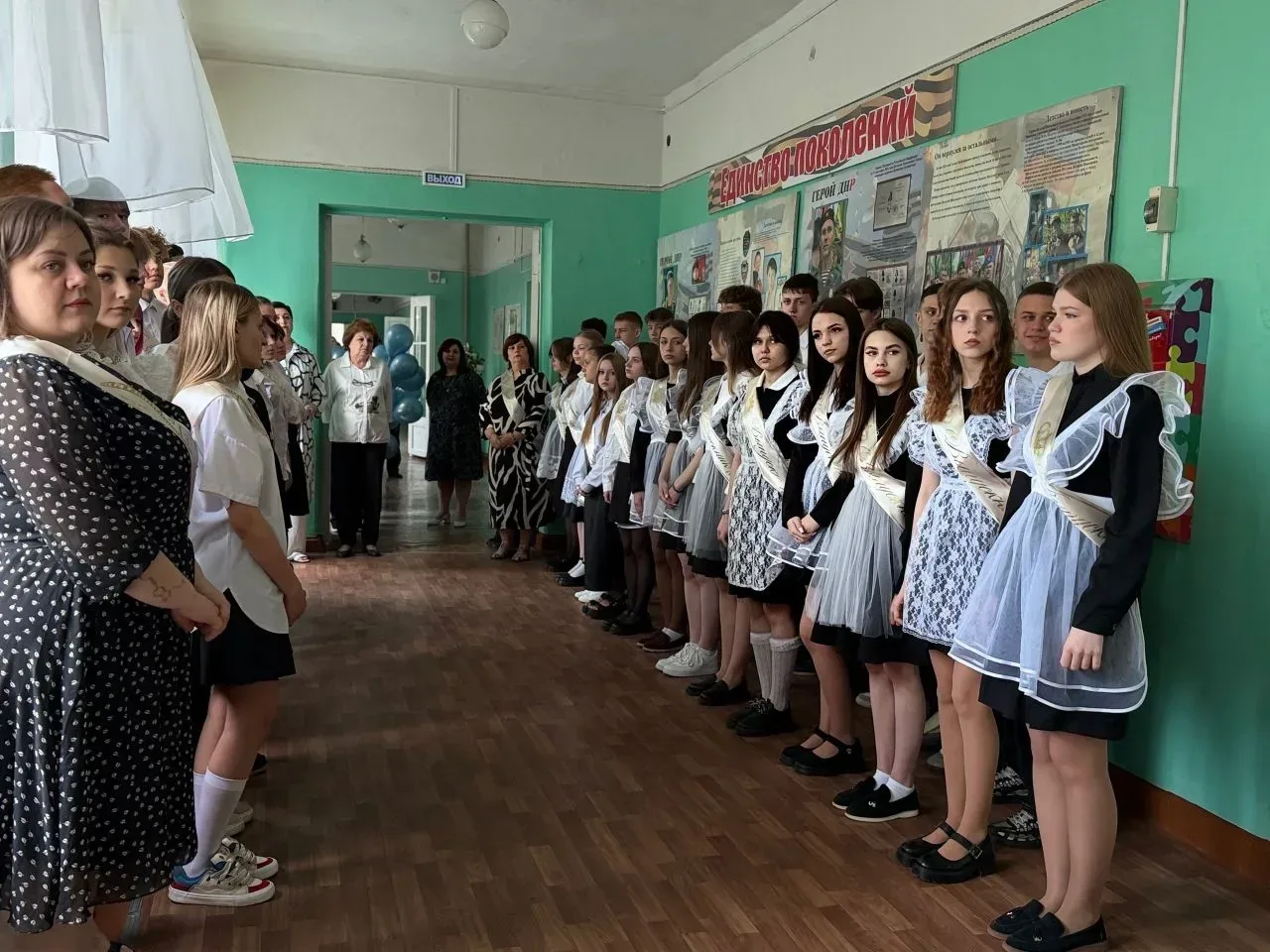 🥳 Макеевка отметила Последний звонок: трогательное прощание и яркое начало!  ✨ 26 мая 2026 года, в Г