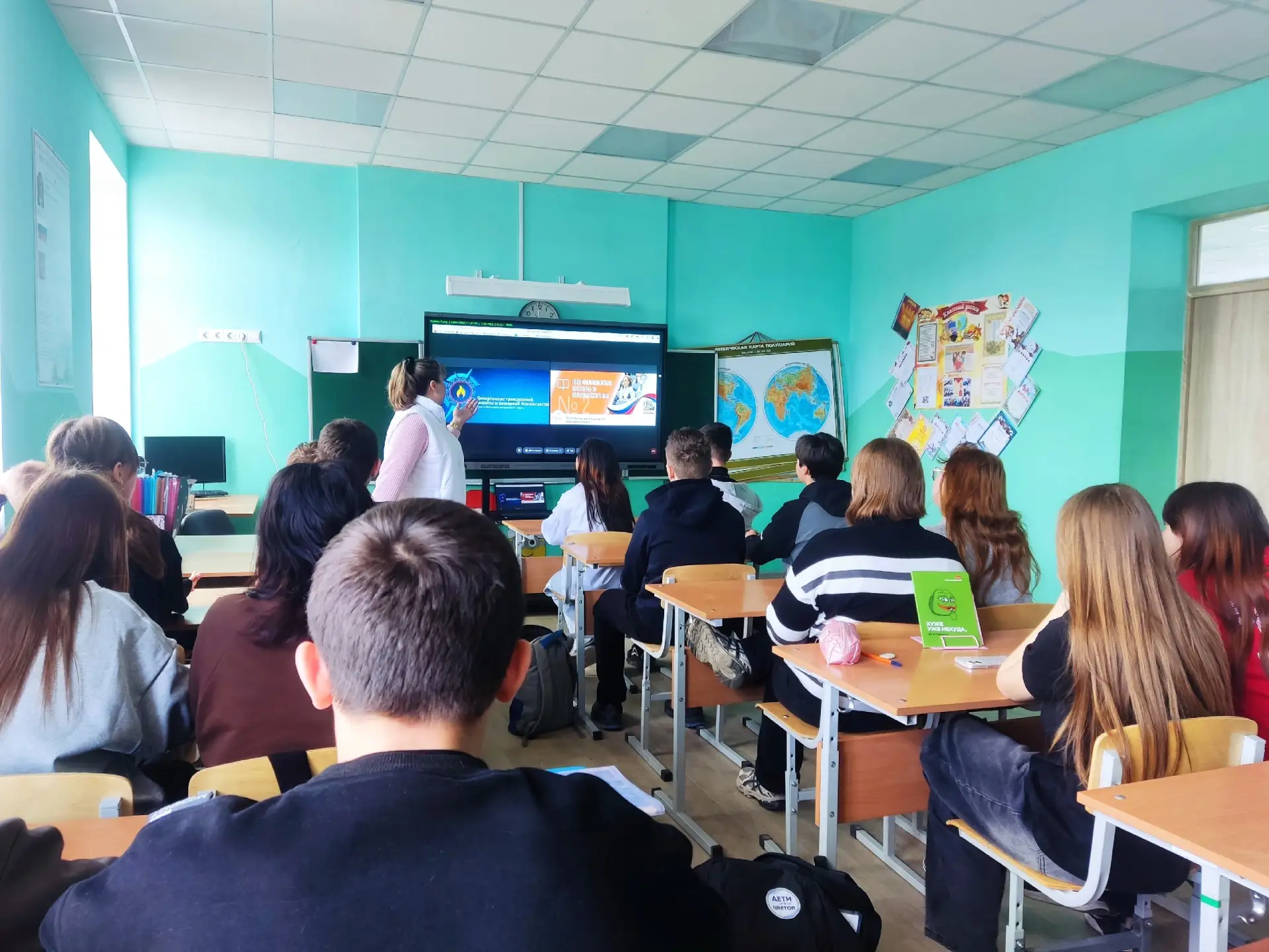 Специалисты департамента гражданской защиты и пожарной безопасности ЯНАО провели для учеников 9 клас