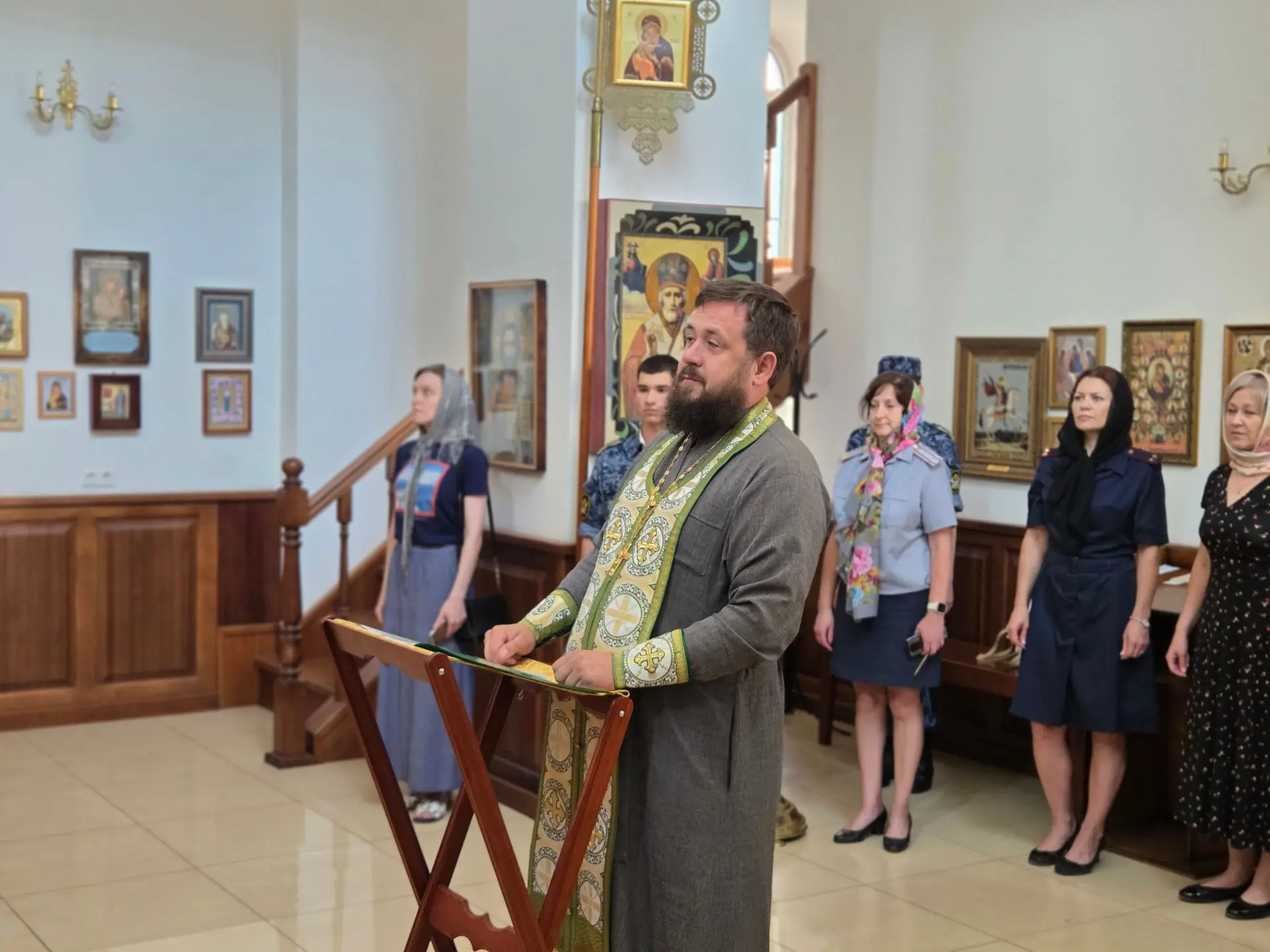 В институте в храме святого благоверного князя Димитрия Донского прошёл молебен, посвящ...