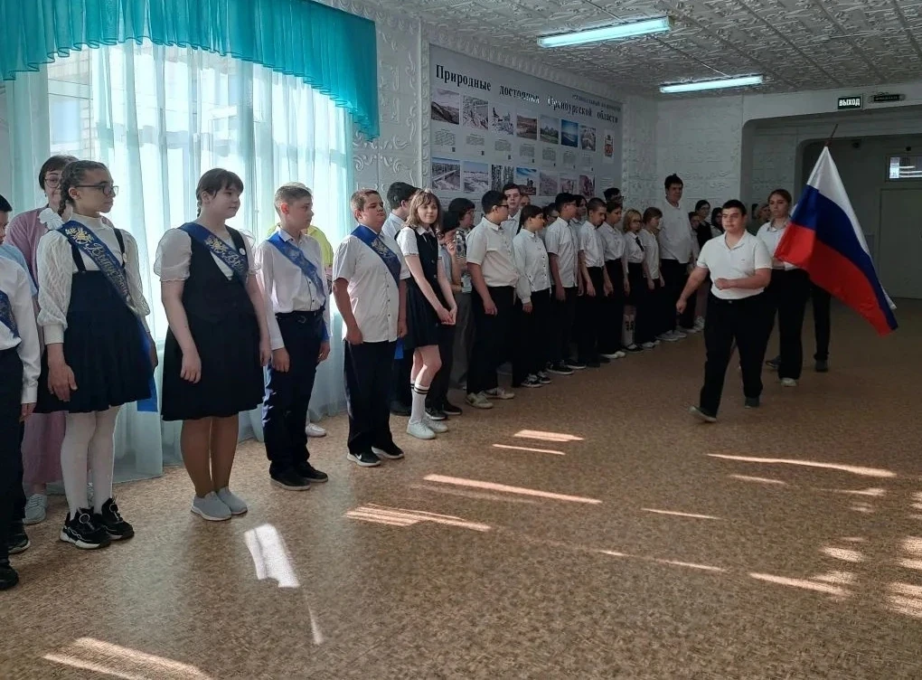 Сегодня в школе-интернате 🏫 состоялась торжественная линейка 🎓, посвящённая завершению учебного го