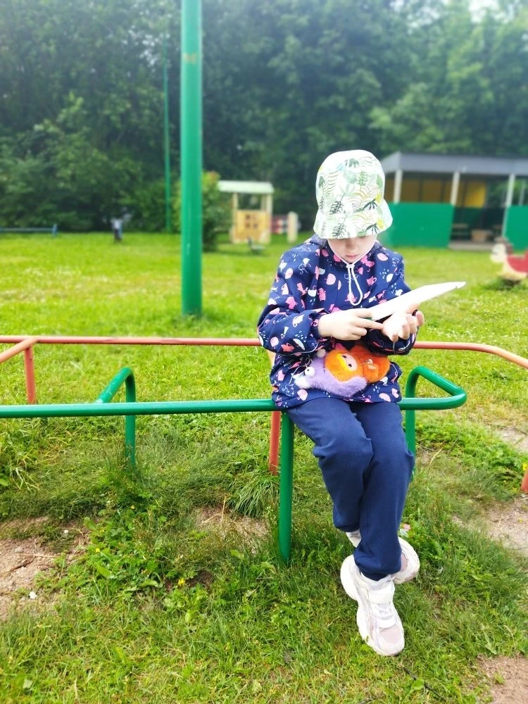 🌿 Летний пленэр — это волшебный момент, когда привычные виды вдруг открываются по-новому. 🖼️ Знако