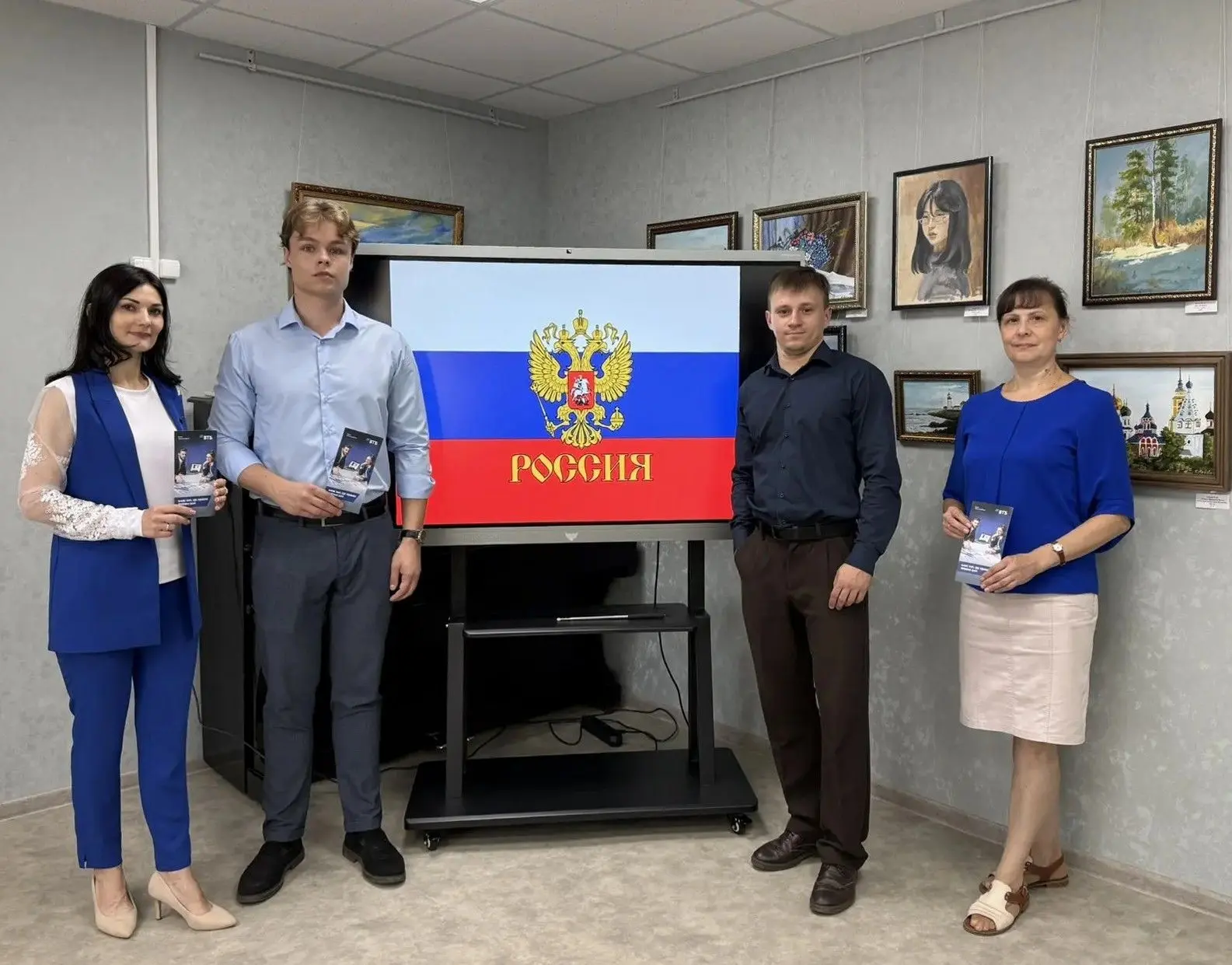 Представители банка ВТБ побывали в краеведческом музее и подробно рассказали его сотруд...