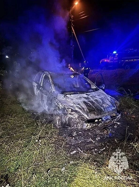 ❗️В Узловой сегодня ночью сгорела легковушка. Это все что осталось от автомобиля

Без пострадавших

